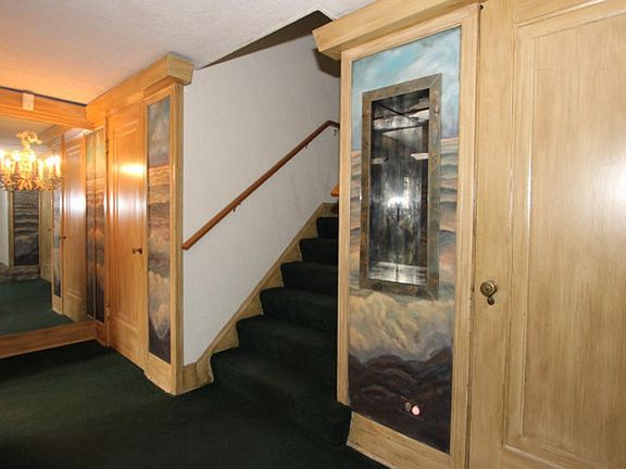 2nd image of 1036 Fair Oaks Ave