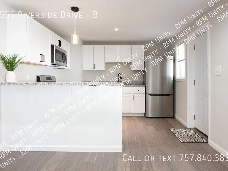 3555 Riverside Dr #B — Photo 1