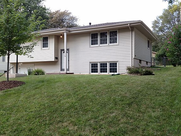 2nd image of 4924 S 121st St