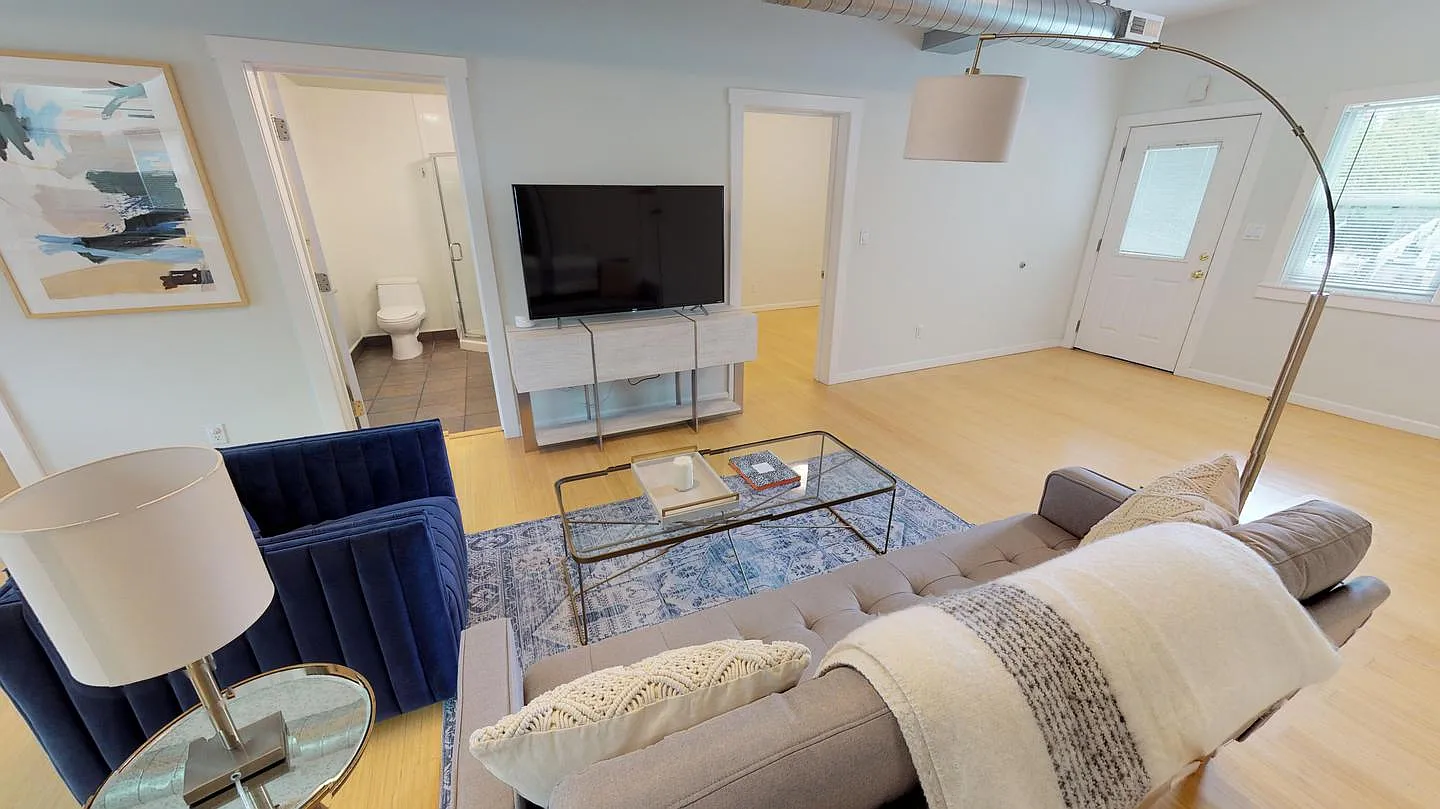 Private Bedroom in Beautiful Oakland Right Off the 580 - 3272 Hannah Street — Photo 1