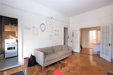 Rented by R New York