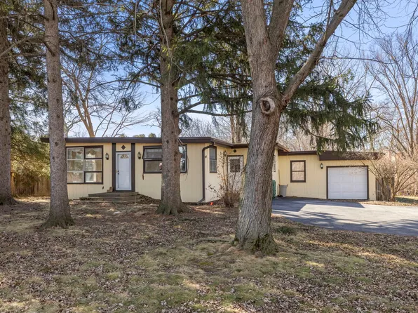 128 Harding Ct, Glen Ellyn, IL 60137