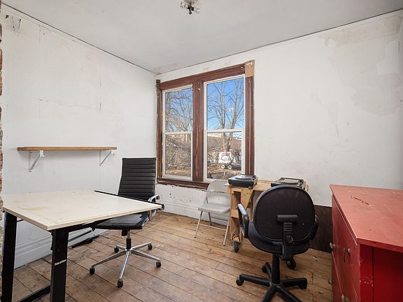 5th image of 4181 Concord St