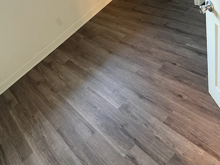 Sunset Square Apartments — Photo 15
