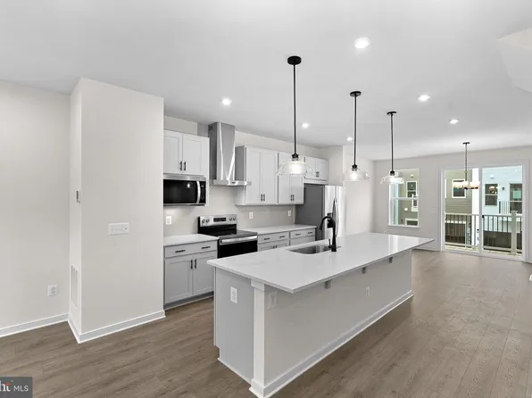 18032 Alicia Ave, Dumfries, VA 22026