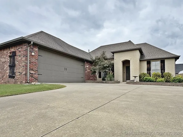 3805 Crestview Dr, Muskogee, OK 74403