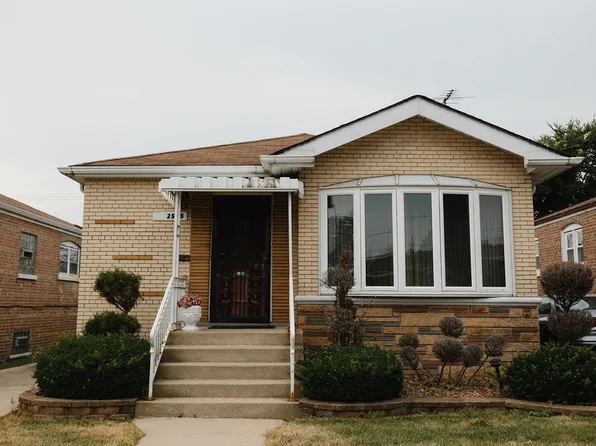 2545 E 93rd St, Chicago, IL 60617