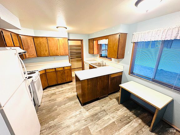 5th image of 1111 D St W