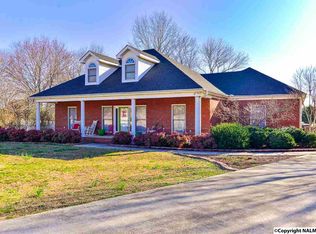 108 Creek Meadow Dr, Decatur, AL 35603