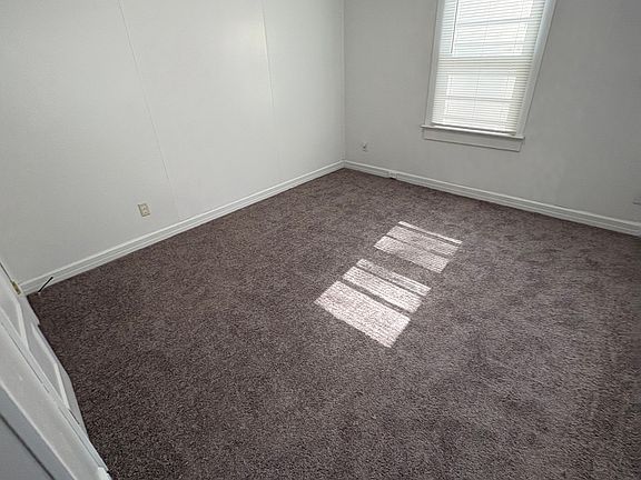 3rd image of 508 Valley Dr