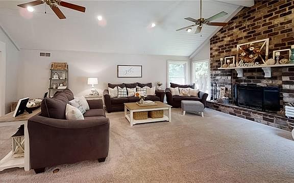 4th image of 4325 Hillcrest Dr