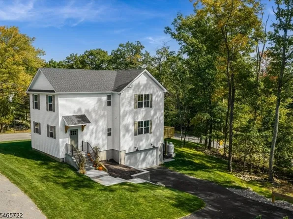 39 Madison Trail, Hopatcong Boro, NJ 07843