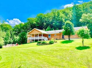 1411 Great River Rd, Lansing, IA 52151