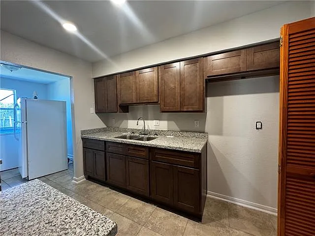 937 E Monterey Ct #B — Photo 6
