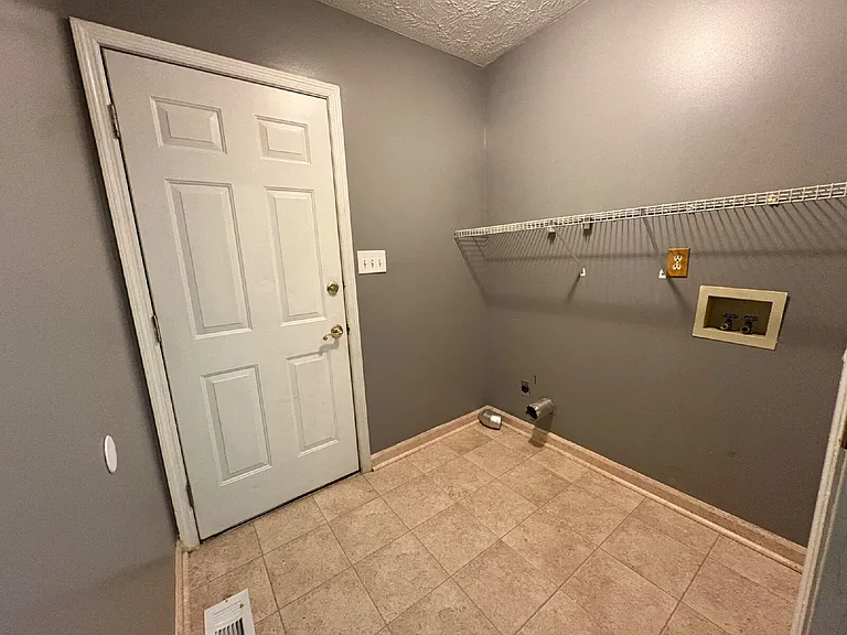 204 Cobblestone Ct — Photo 10