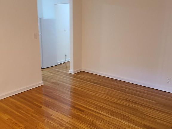 4th image of 264 Broad Ave #D3