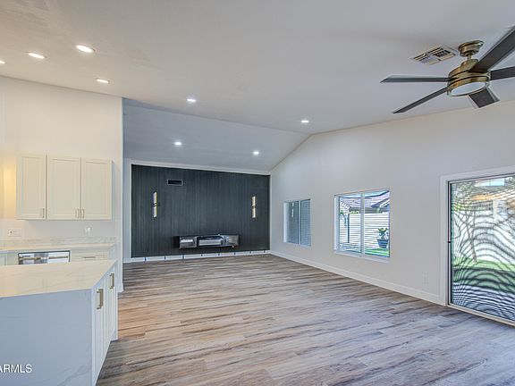 5th image of 14672 W WHITTON Avenue