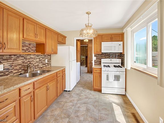 4th image of 4307 W 146th St