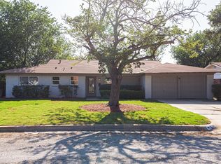 7804 Chantilly Ln, Fort Worth, TX 76134