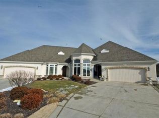 34 Inglewood Ln, Bloomington, IL 61704