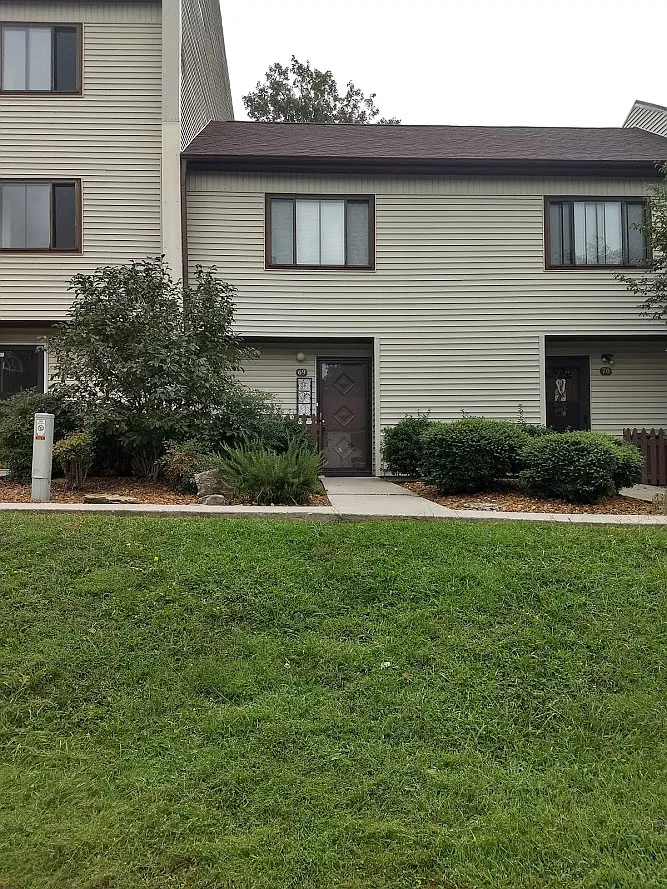 69 Wilshire Heights - . — Photo 2