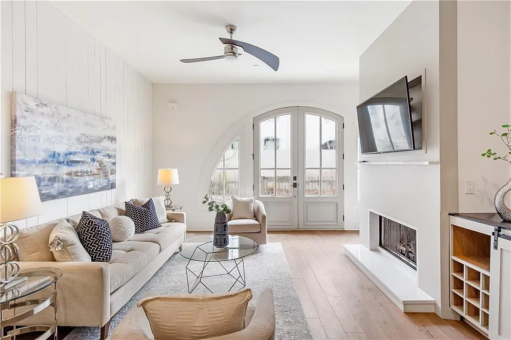 3 bed, 2.5 bath, 1848 sqft, $3,845 — Photo 4