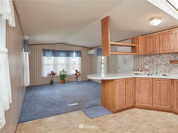 5th image of 1253 SE Carl Pickel Dr