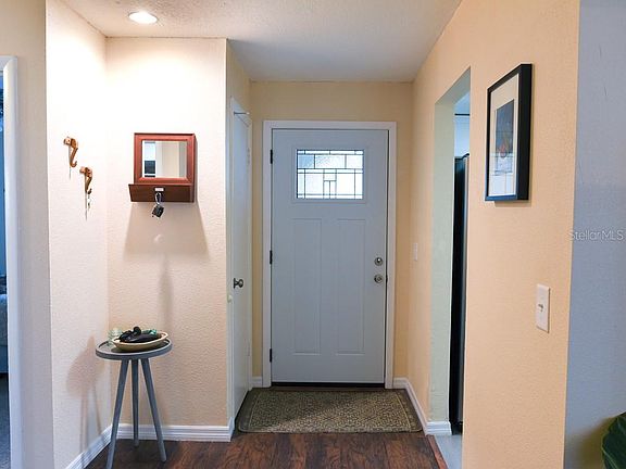5th image of 136 Carriage Hill Dr