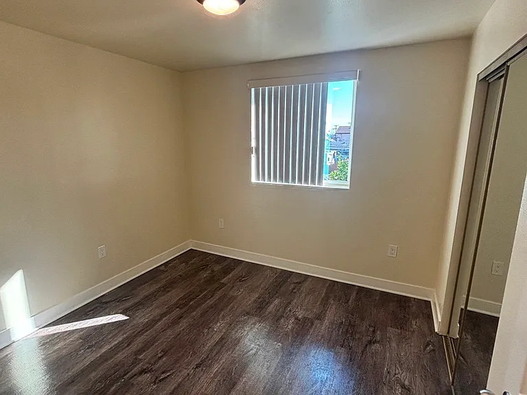 6414 1/2 Denver Ave — Photo 16