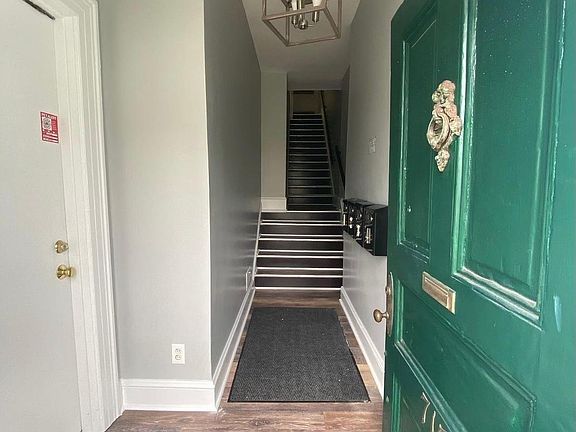 3rd image of 715 Stockley Gdns APT 4
