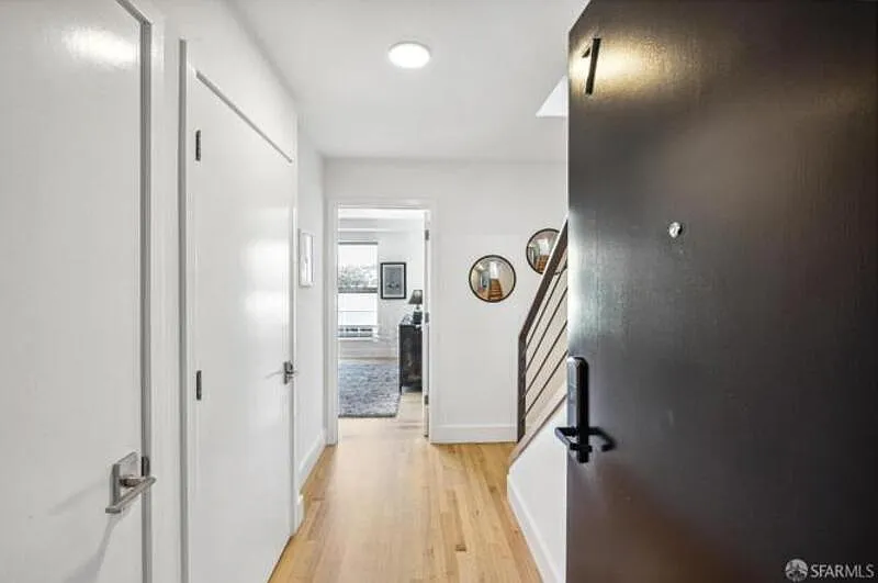 2 bed, 2.5 bath, 1422 sqft, $4,200 — Photo 2