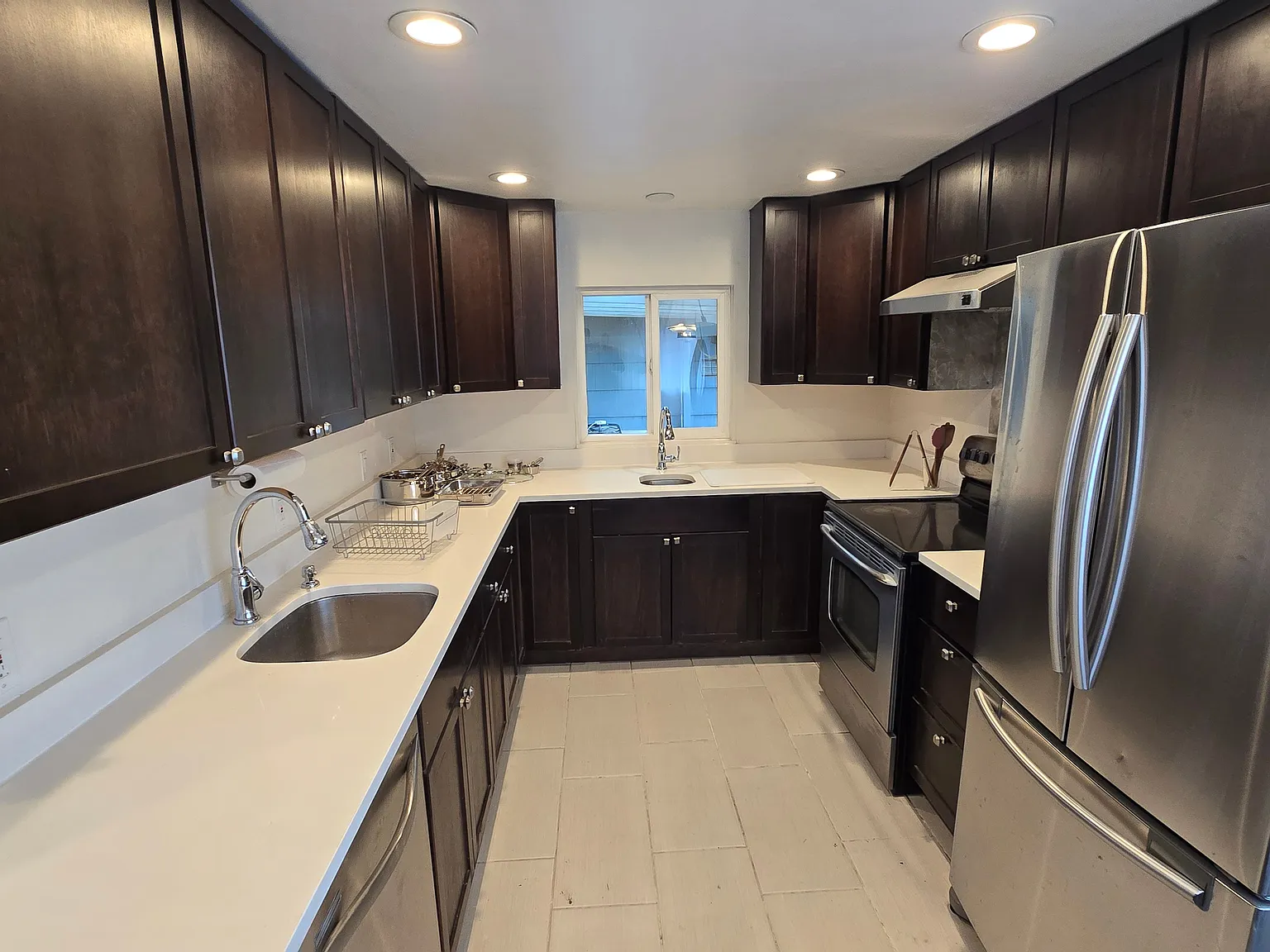 3 bed, 1200 sqft, $1,200 — Photo 2