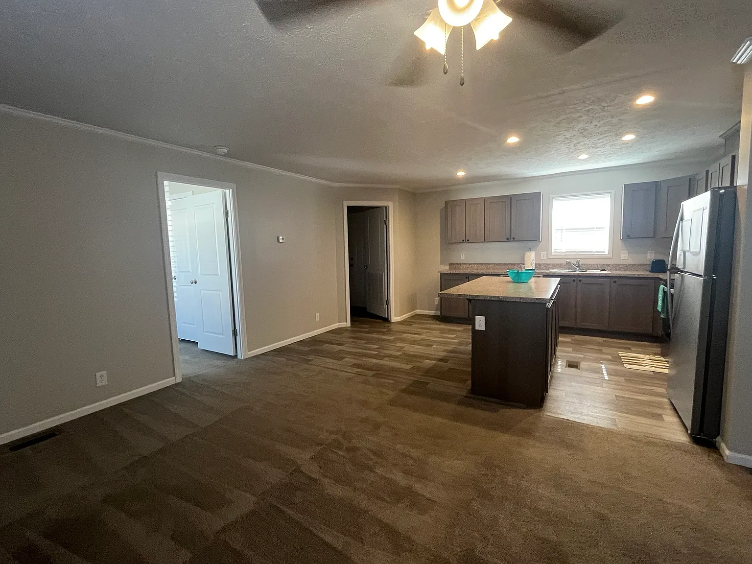 3 bed, 1152 sqft, $1,629 — Photo 3