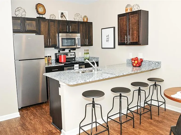Canal Crossing Apartment Homes — Photo 3