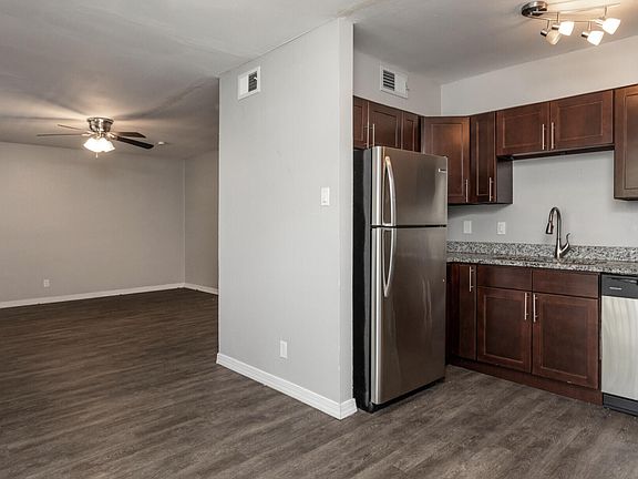 3rd image of 6810 Glendora Ave APT 12