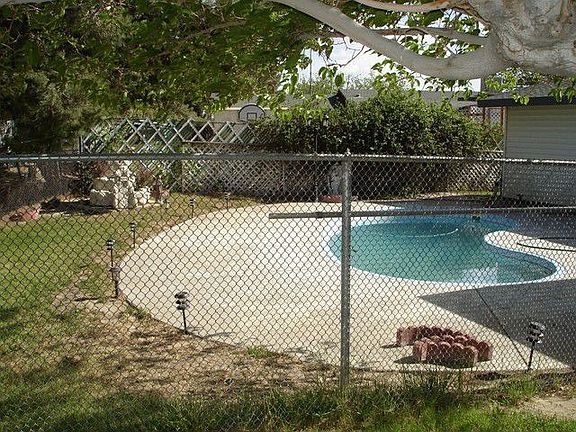 5th image of 15975 Fresno St