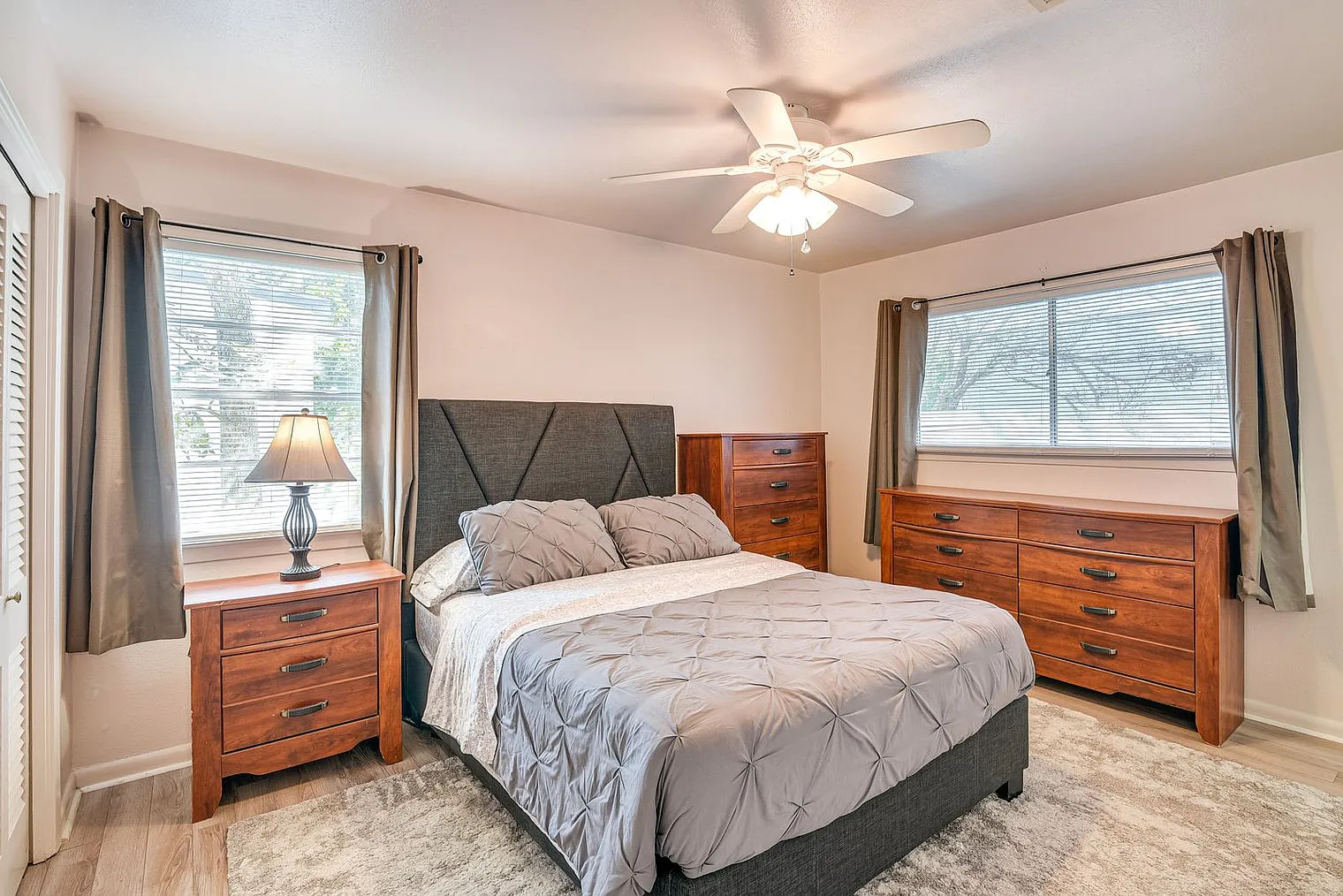 3 bed, 1.0 bath, 1097 sqft, $3,340 — Photo 4