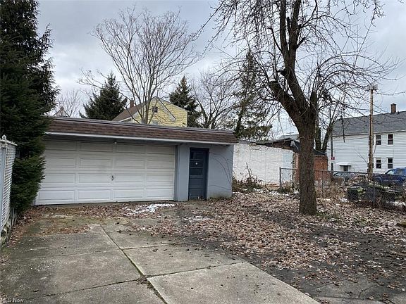 2nd image of 1944 E 124th Pl