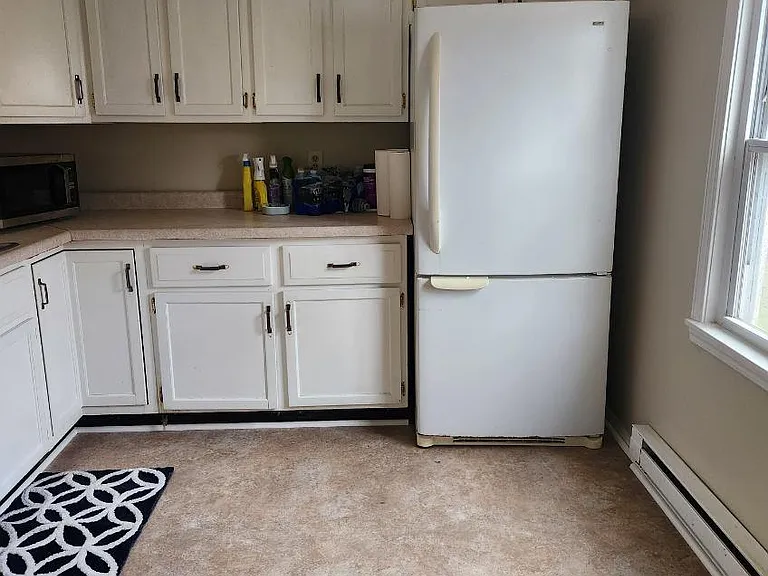 212 E Marshall St — Photo 8