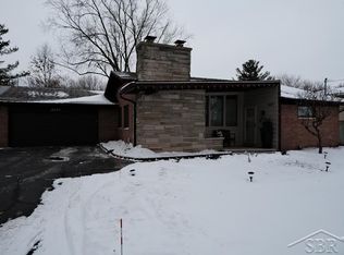 3869 N Hartford Dr, Saginaw, MI 48603