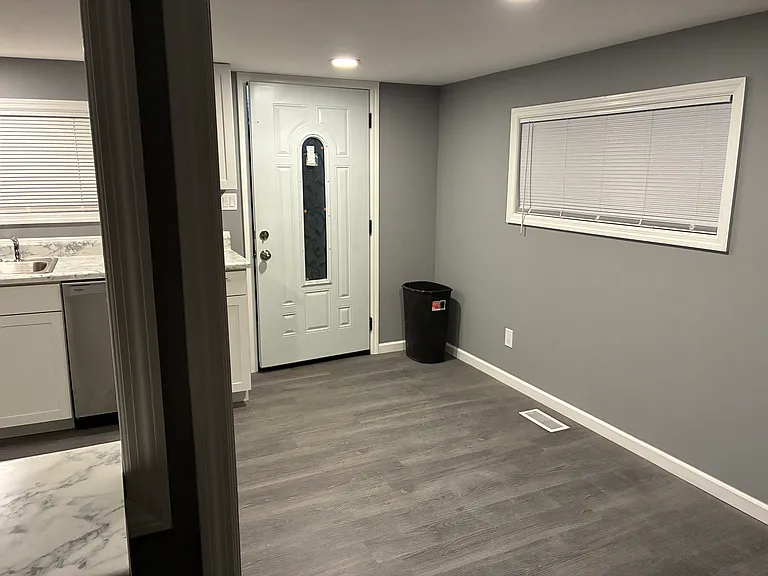 765 W Outer Dr — Photo 4