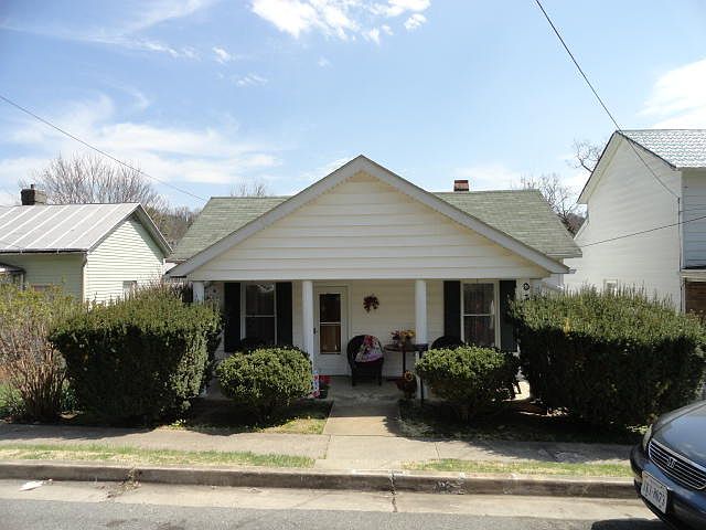 1st image of 824 Brussels Ave