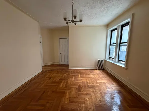904 Winthrop Avenue image 1 of 11