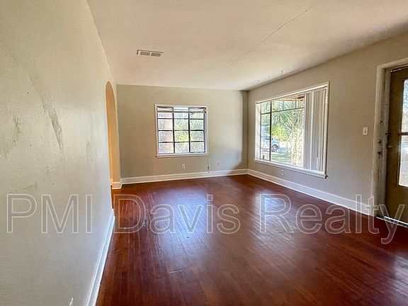 4th image of 2906 Rockmont St