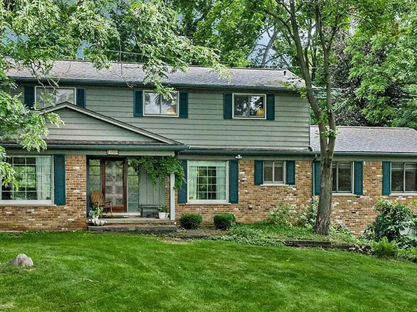 34316 Thornbrook Dr, Farmington Hills, MI 48335