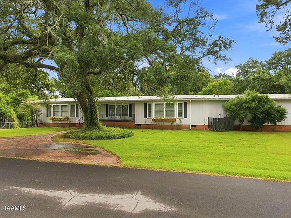 3rd image of 201 Edgewood Dr