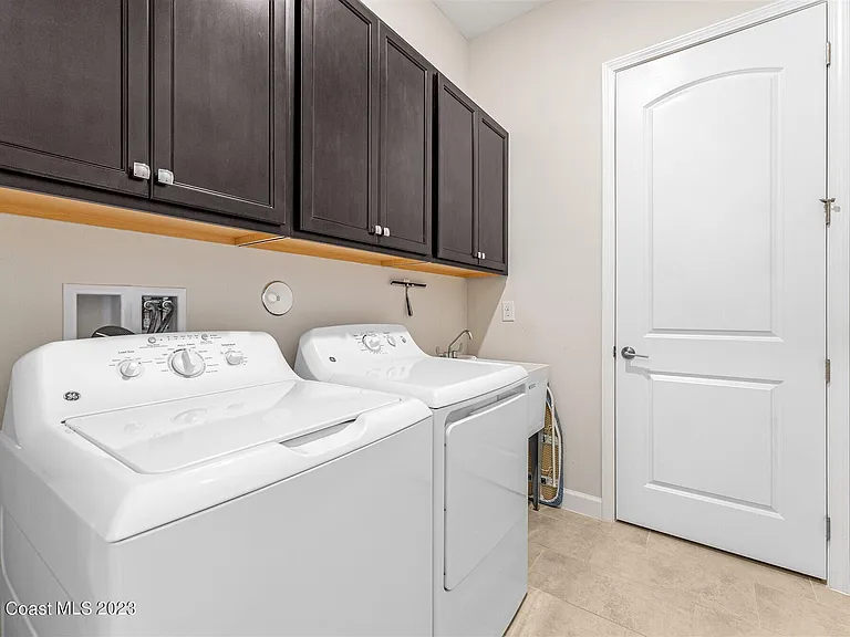 2323 Great Belt Cir — Photo 29
