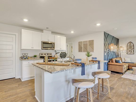 2nd image of 855 Sanctum St