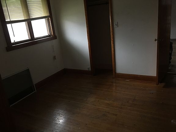 3rd image of 1217 E Lovejoy St
