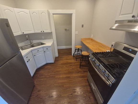 5th image of 3738 Andrew Ave #2